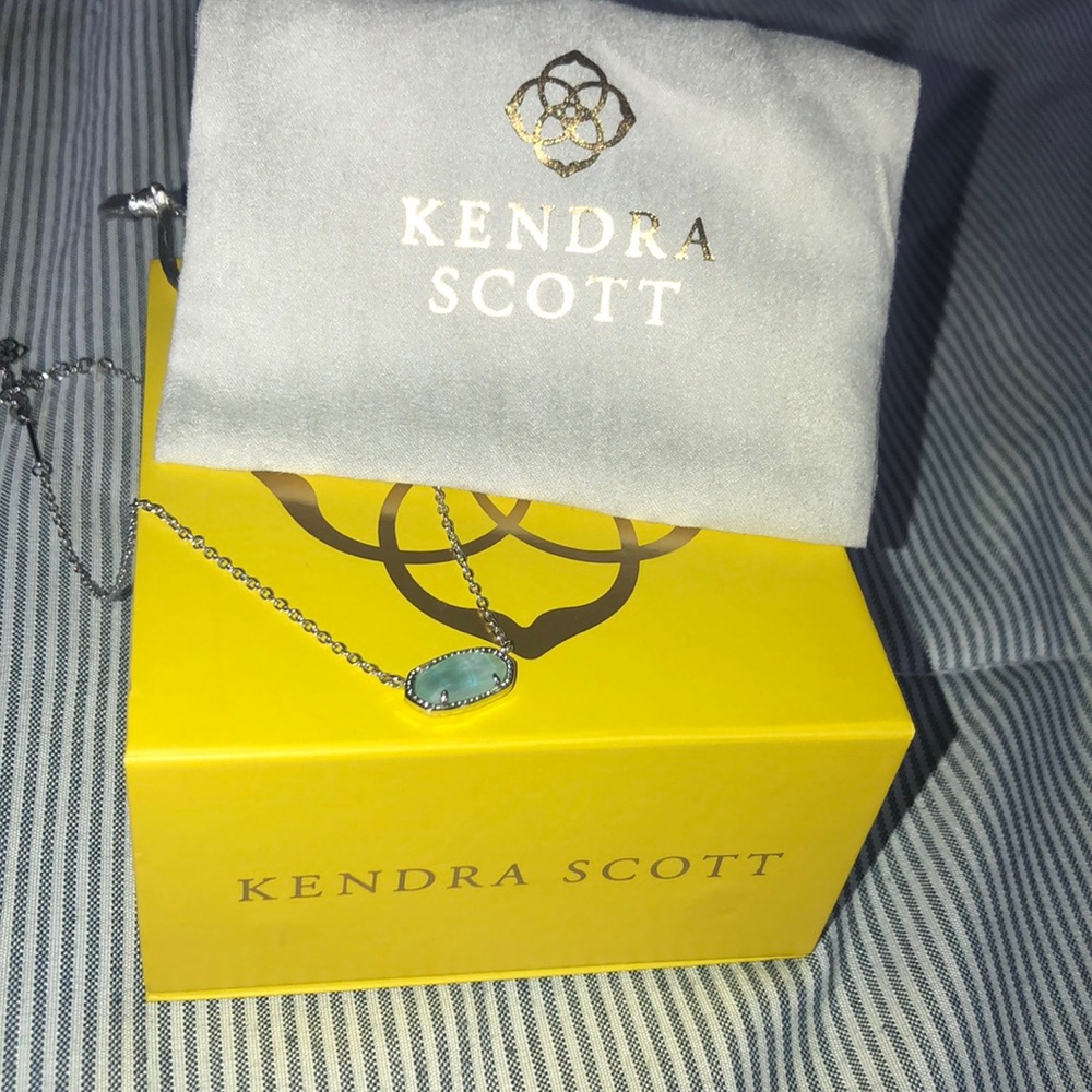 Kendra Scott necklace